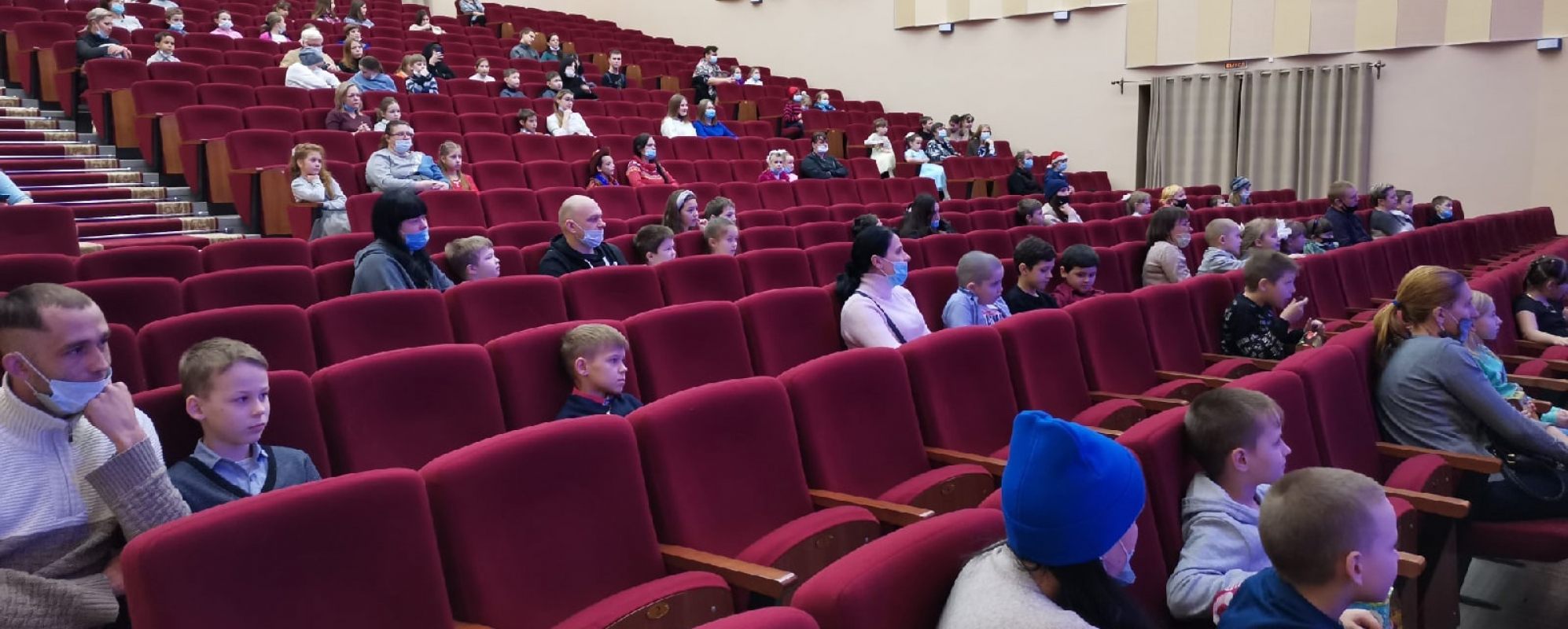 Фотографии концертного зала Зрительный зал Дворца культуры УМР