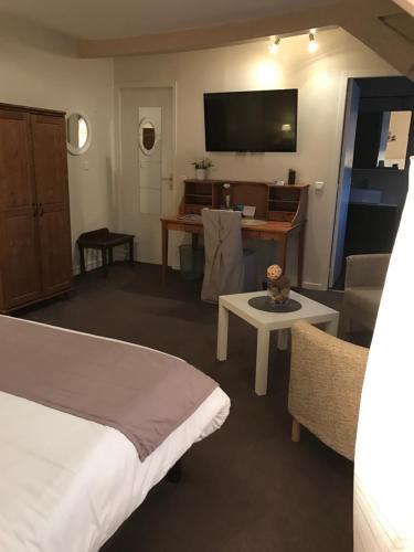 Фотография гостиницы Hôtel Le Lion D'or