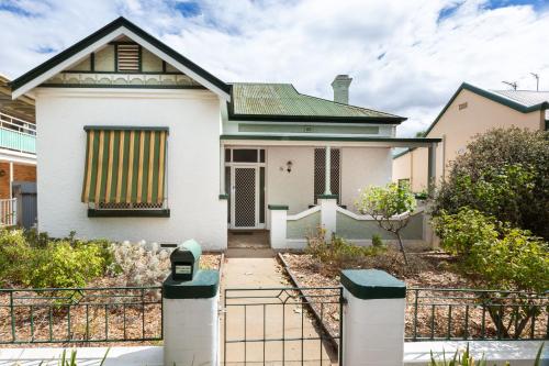 Фотографии гостевого дома
Best Central House - SLEEPS 12 !!