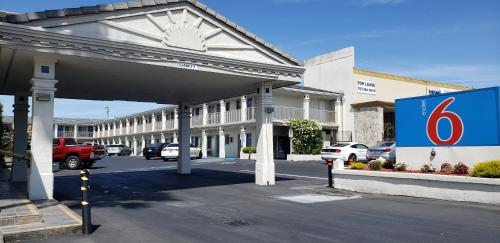 Фотография гостиницы Motel 6 San Rafael