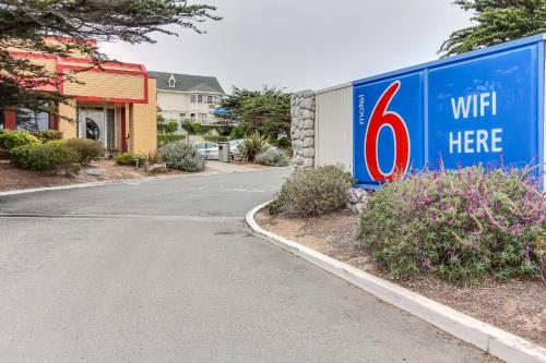 Фотография гостиницы Motel 6-Marina, CA - Monterey