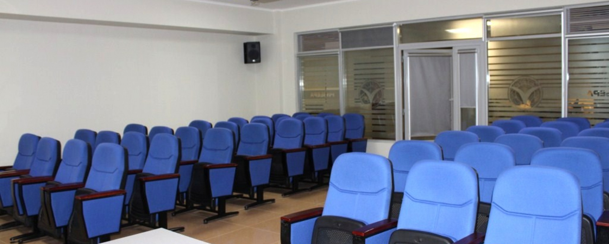 Фотографии конференц-зала Тёмный