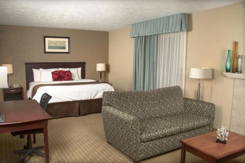 Фотография гостиницы Eastland Suites Hotel & Conference Center