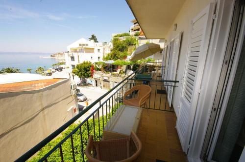 Фотография гостевого дома Apartments by the sea Podgora, Makarska - 6789