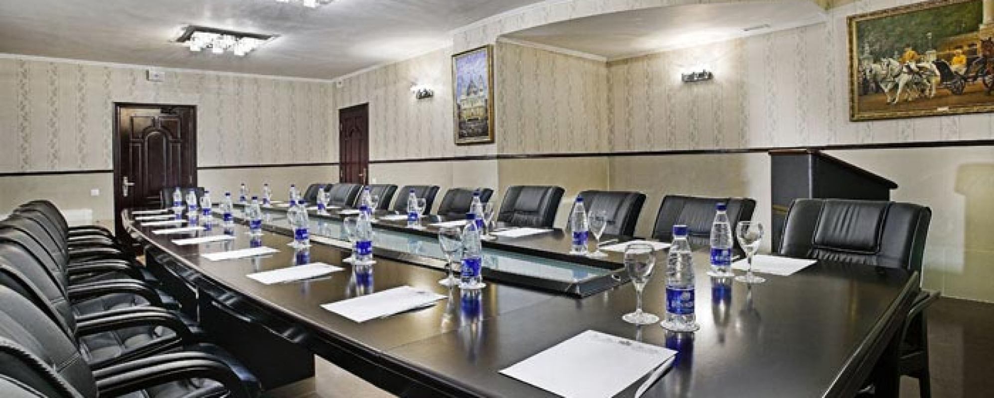 Фотографии конференц-зала Амран