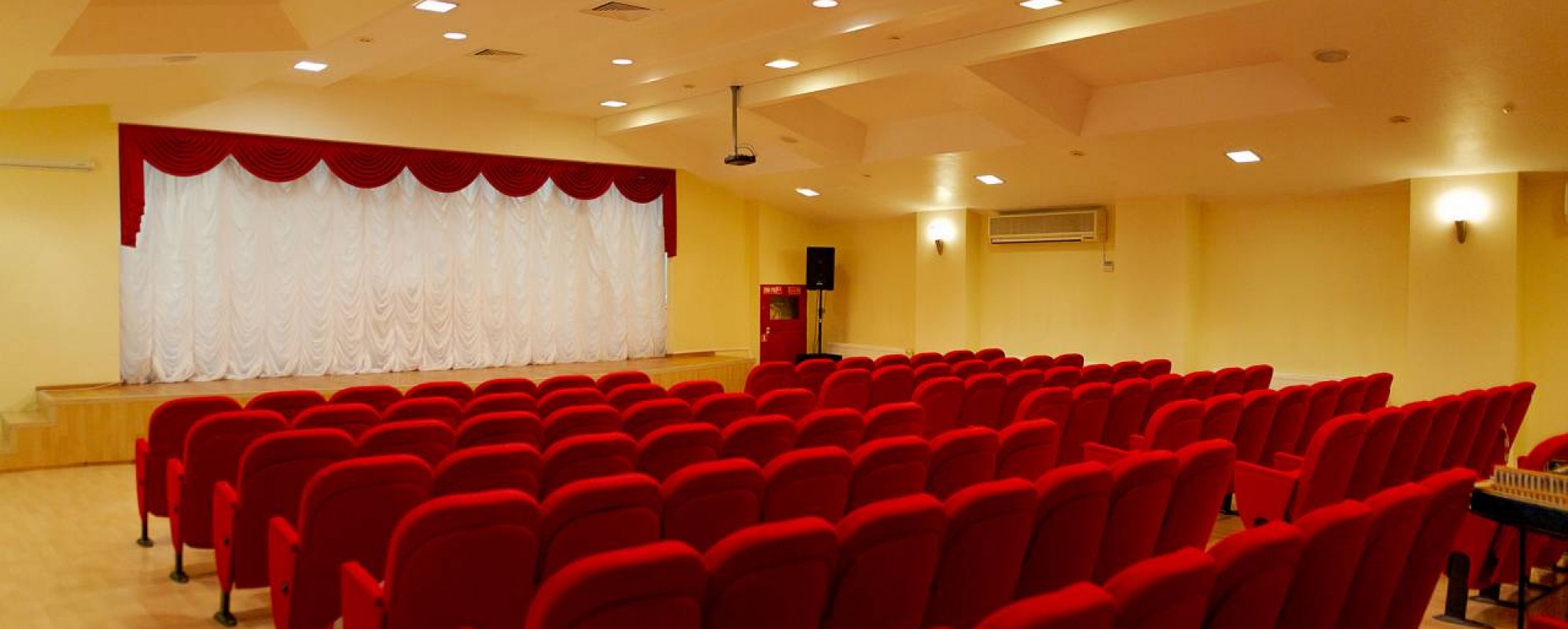 Фотографии концертного зала Малый концертный зал КДЦ Октябрь