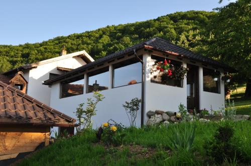 Фотография гостевого дома Trout Cottage