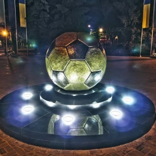 Фотография памятника Памятник Футбольному мячу