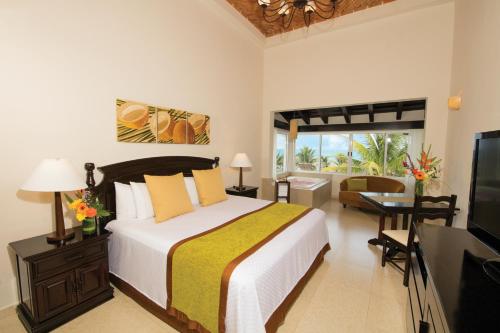 Фотографии гостиницы 
            Hidden Beach Resort Au Naturel, Gourmet All Inclusive by Karisma