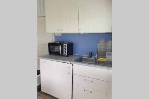 Фотография гостевого дома Gäststuga med vacker utsikt bastu och gratis parkering, guesthouse with nice view close to Limmared with sauna and free parking!