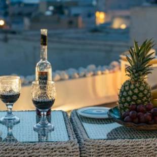 Фотографии гостевого дома
1906 White Cave Studio