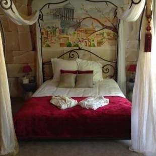 Фотографии мини отеля
Chambre VENUS avec Jacuzzi privatif