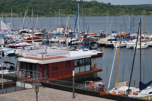 Фотография гостевого дома Hausboote und Ferienhäuser Marina Mücheln