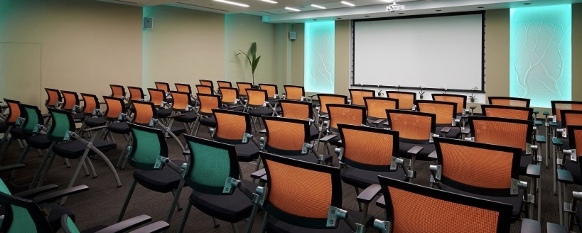 Фотографии конференц-зала MEETING POINT Охотный ряд Зал Red Squar