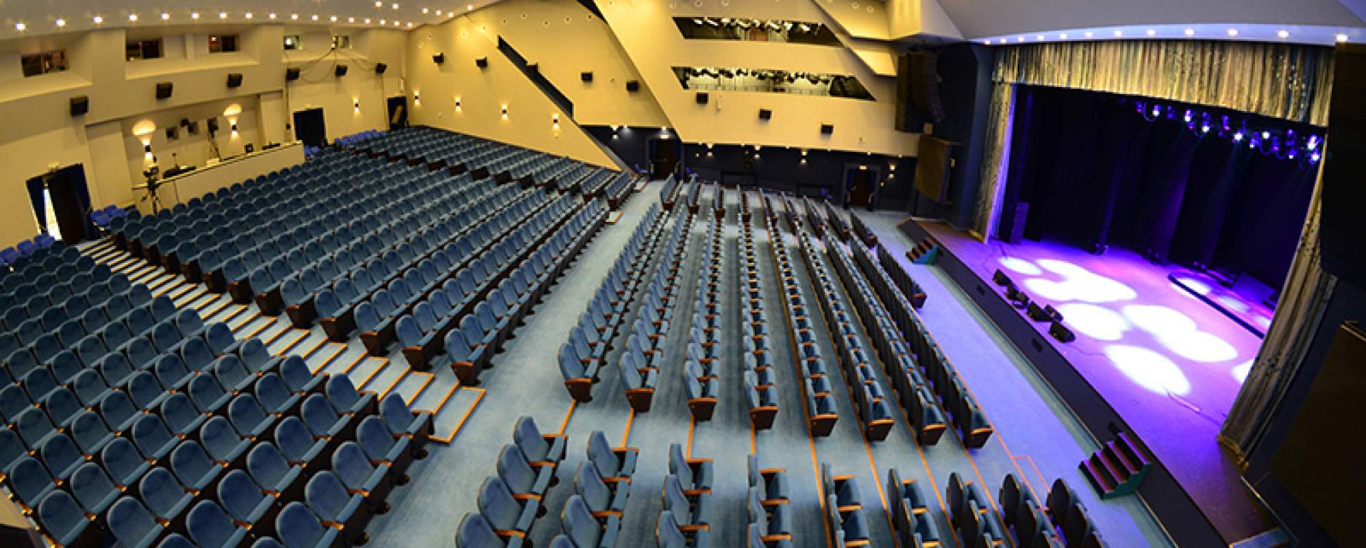 Фотографии концертного зала Зрительный зал ДК Нефтяник