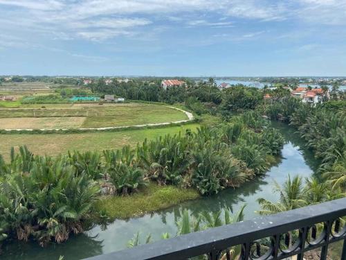 Фотография гостиницы Shining Riverside Hotel & Spa