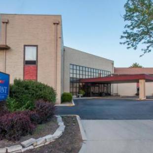 Фотографии гостиницы 
            Baymont by Wyndham Normal Bloomington