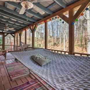 Фотография гостевого дома Peaceful Log Cabin on 3 Acres - Near Atlanta!
