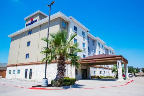 Фотография гостиницы Candlewood Suites - Grand Prairie - Arlington, an IHG Hotel