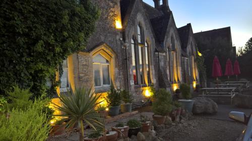 Фотография гостиницы Schoolhouse Restaurant and Hotel