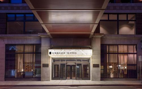 Фотография гостиницы Embassy Suites By Hilton Minneapolis Downtown Hotel