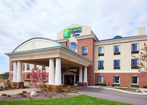 Фотография гостиницы Holiday Inn Express Hotel & Suites Howell, an IHG Hotel
