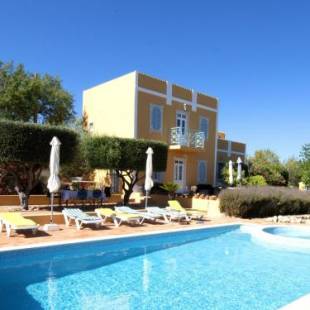 Фотографии гостевого дома 
            Delightful, authentic Quinta with swimming pool close to beach and towns