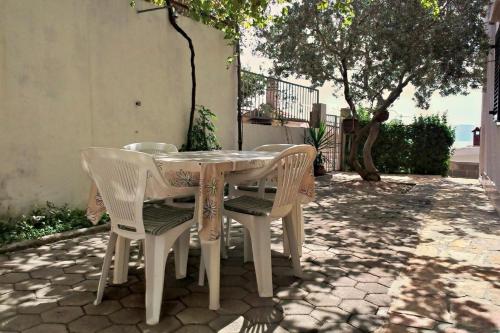 Фотография гостевого дома Apartments by the sea Pisak, Omis - 1008