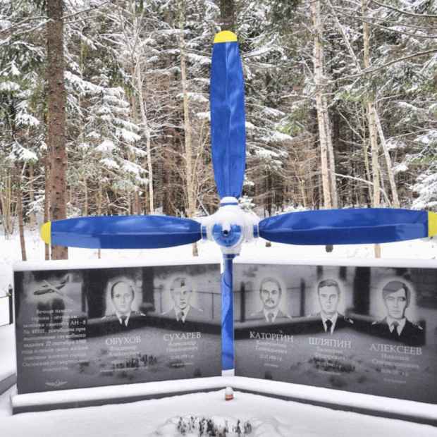 Фотография Памятник погибшим летчикам