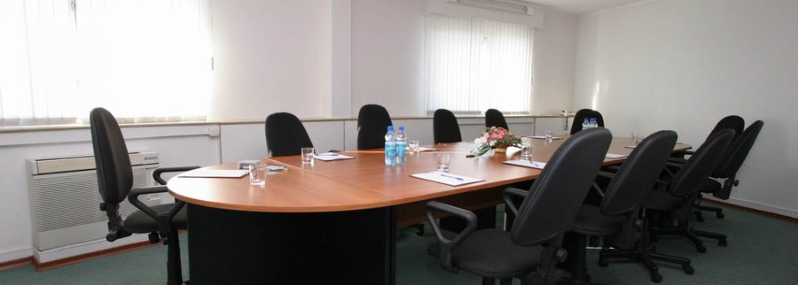 Фотография комнаты для переговоров 214