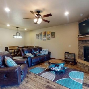 Фотография гостевого дома Riverfront Retreat & River's Edge Townhome