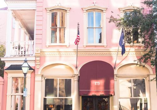 Фотографии мини отеля
Meeting Street Inn