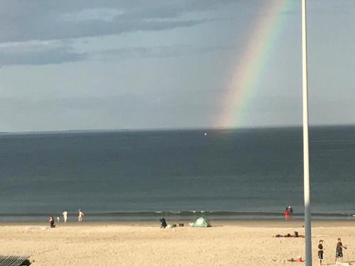 Фотография гостевого дома Ocean Front condo in the heart of Hampton Beach