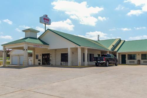 Фотография гостиницы OYO Hotel Yoakum West