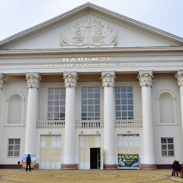 а. драмтеатр имени пушкина майкоп. а. майкоп камерный театр. майкоп театр.