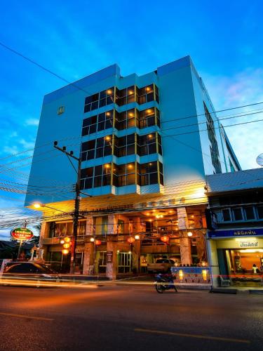 Фотография гостиницы Lake Inn Hotel