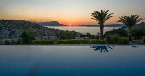 Фотография гостевого дома Villa Koutalas - Majestic Sunsets over the Pool