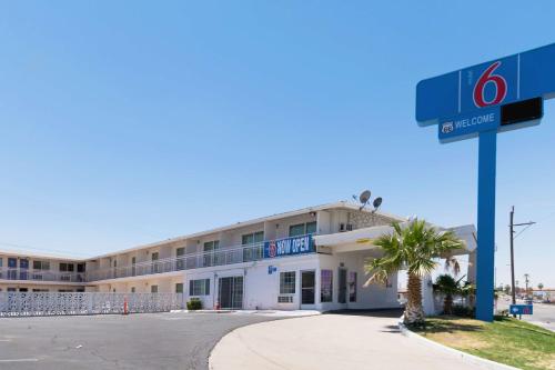 Фотографии гостиницы 
            Motel 6-Barstow, CA - Route 66