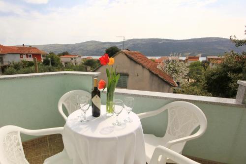 Фотография гостевого дома Apartments with a parking space Poljica, Trogir - 10010