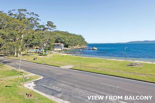 Фотография гостевого дома 3 'Collendina', 19 Kurrawa Close - position and water views - WOW