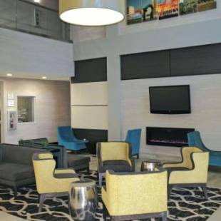 Фотографии гостиницы 
            La Quinta by Wyndham Columbus - Edinburgh