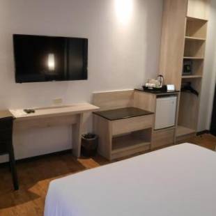 Фотография гостиницы Circle Inn Hotel and Suites Bacolod