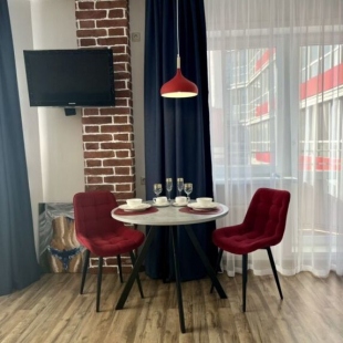 Фотография квартиры Улучшенные апартаменты Яркий Лофт панорамным видом из окна