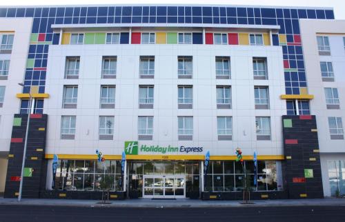 Фотография гостиницы Holiday Inn Express North Hollywood - Burbank Area, an IHG Hotel