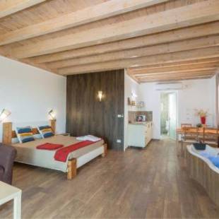 Фотографии мини отеля
Lakeside Terrace