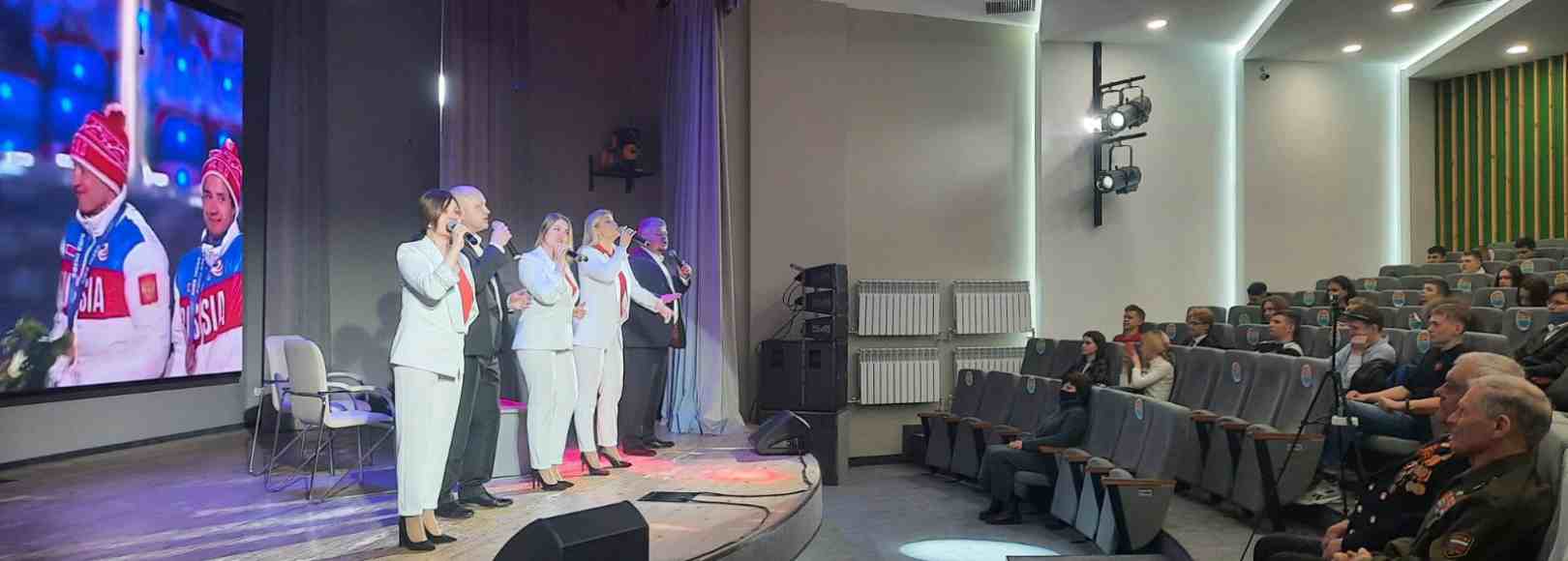 Фотография концертного зала Зрительный зал МАУК ЦКР Молодежный