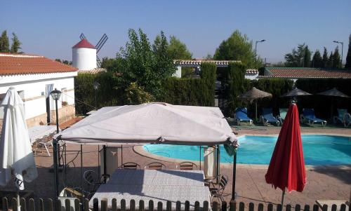 Фотография гостевого дома Casa rural con piscina y pista de padel - Casa de Pacas