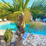 Фотография гостевого дома Bungalow Carpe Diem avec piscine et plage de Trou d'eau à Saline les bains pour 4 personnes