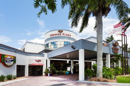 Фотография гостиницы Crowne Plaza Hotel Fort Myers at Bell Tower Shops, an IHG Hotel