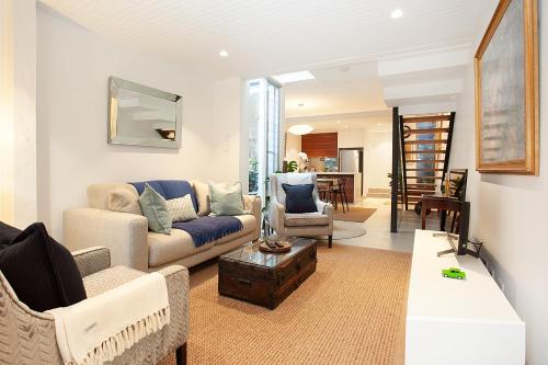 Фотография гостевого дома Quiet Family Home With Garden Courtyard Near Cafes